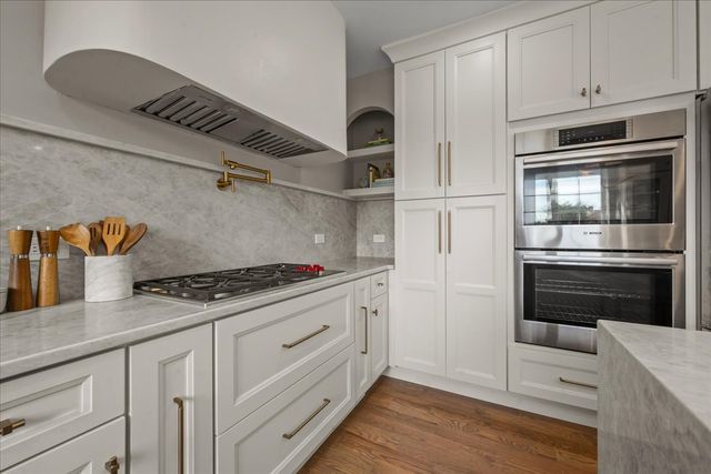 1288 Sunview Lane, Winnetka, IL 60093