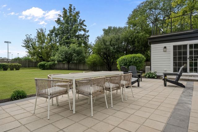 1288 Sunview Lane, Winnetka, IL 60093