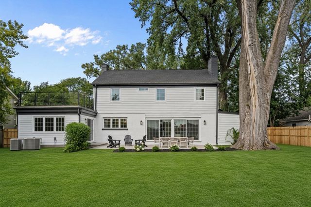 1288 Sunview Lane, Winnetka, IL 60093