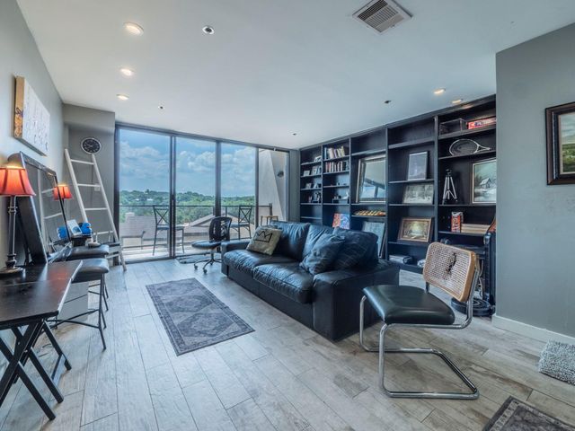 40 N Interstate 35 Highway 4A4, Austin, TX 78701