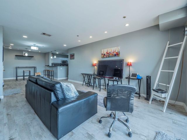 40 N Interstate 35 Highway 4A4, Austin, TX 78701
