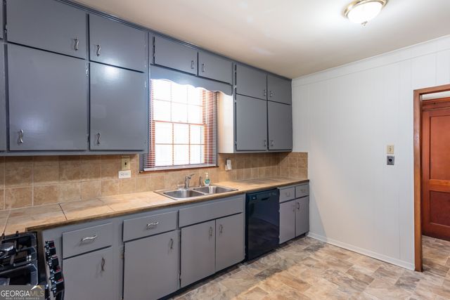 2111 M L King Jr Drive NW, Atlanta, GA 30310