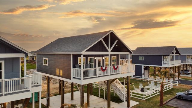 1036 Sunset Circle W, Crystal Beach, TX 77650
