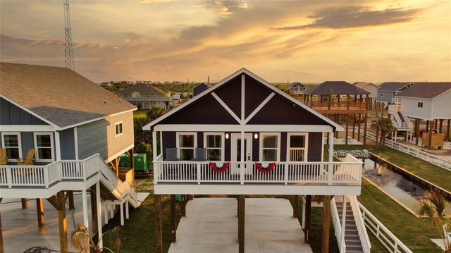 1036 Sunset Circle W, Crystal Beach, TX 77650