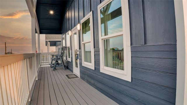 1036 Sunset Circle W, Crystal Beach, TX 77650