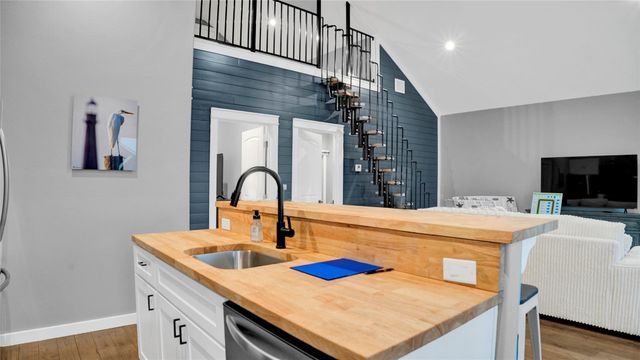 1036 Sunset Circle W, Crystal Beach, TX 77650