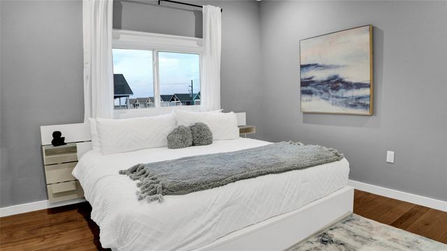 1036 Sunset Circle W, Crystal Beach, TX 77650
