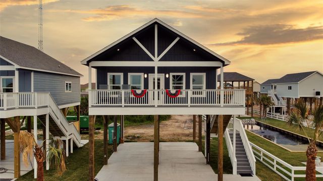 1036 Sunset Circle W, Crystal Beach, TX 77650