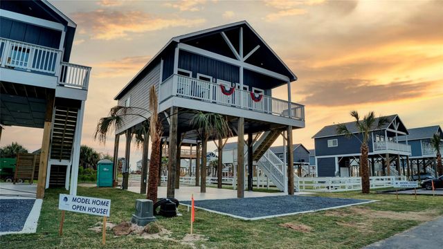 1036 Sunset Circle W, Crystal Beach, TX 77650