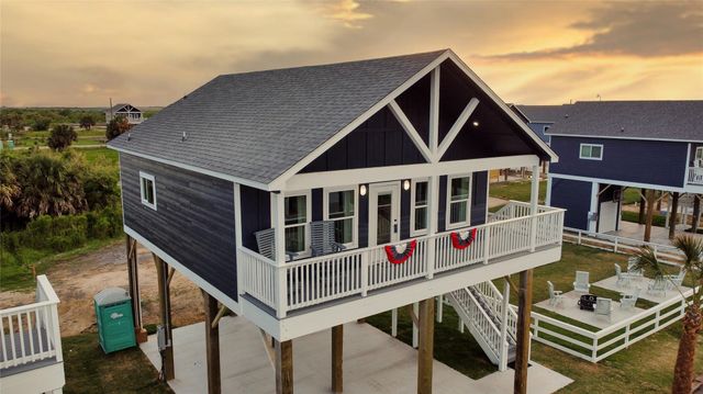 1036 Sunset Circle W, Crystal Beach, TX 77650