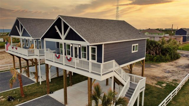 1036 Sunset Circle W, Crystal Beach, TX 77650
