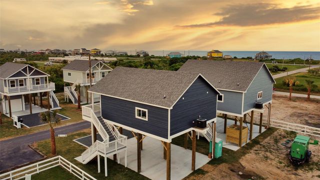 1036 Sunset Circle W, Crystal Beach, TX 77650
