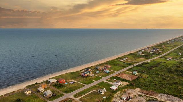1036 Sunset Circle W, Crystal Beach, TX 77650