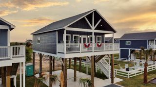 1036 Sunset Circle W, Crystal Beach, TX 77650