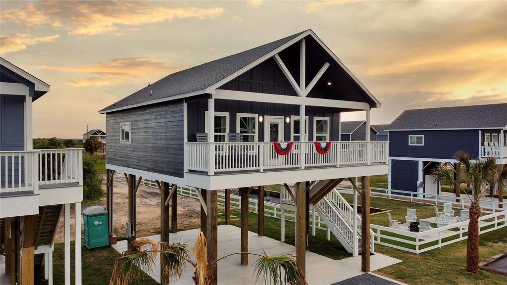 1036 Sunset Circle W, Crystal Beach, TX 77650