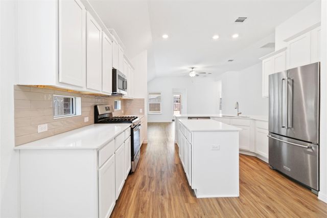 158 Coronella DR, Liberty Hill, TX 78642