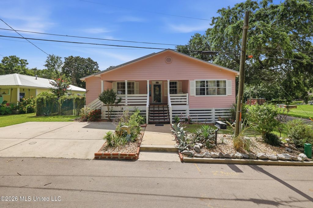 141 Caldwell Avenue, Biloxi, MS 39530