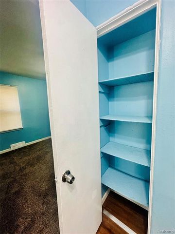 13995 Young Street, Detroit, MI 48205