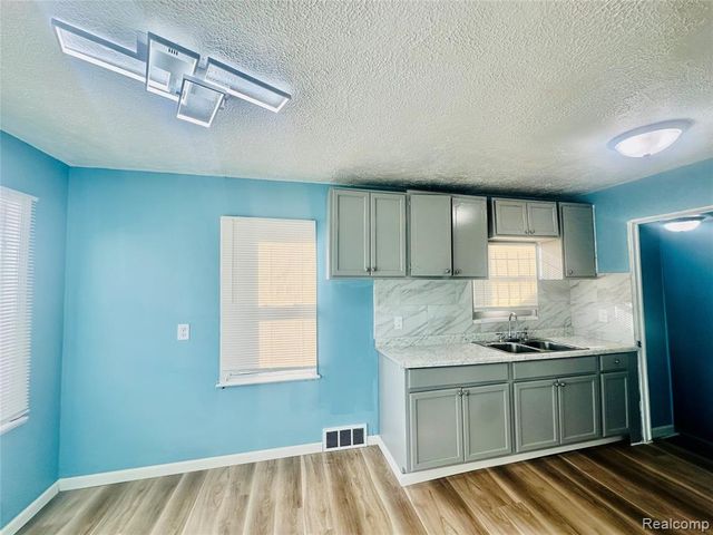 13995 Young Street, Detroit, MI 48205