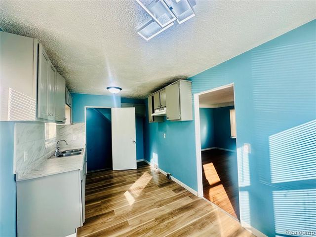 13995 Young Street, Detroit, MI 48205