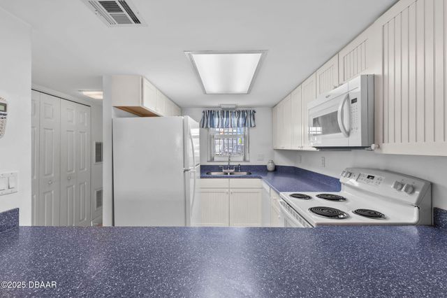 2626 S Atlantic Ave Apt 108, Daytona Beach Shores, FL 32118