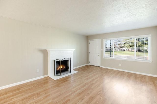 7080 21st Ave, Sacramento, CA 95820