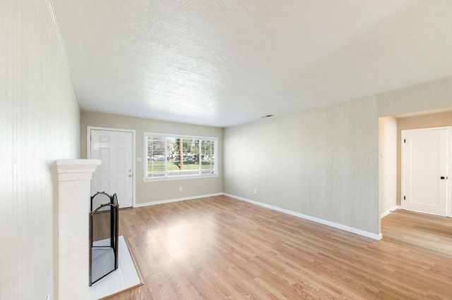 7080 21st Ave, Sacramento, CA 95820