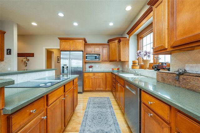 6515 Fullerton Court, Johnston, IA 50131