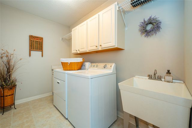 6515 Fullerton Court, Johnston, IA 50131