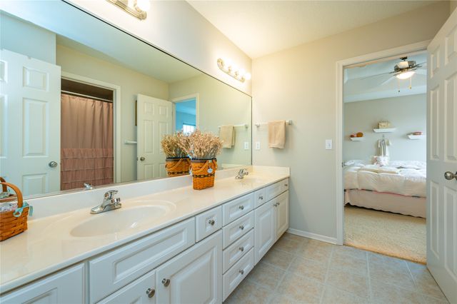 6515 Fullerton Court, Johnston, IA 50131