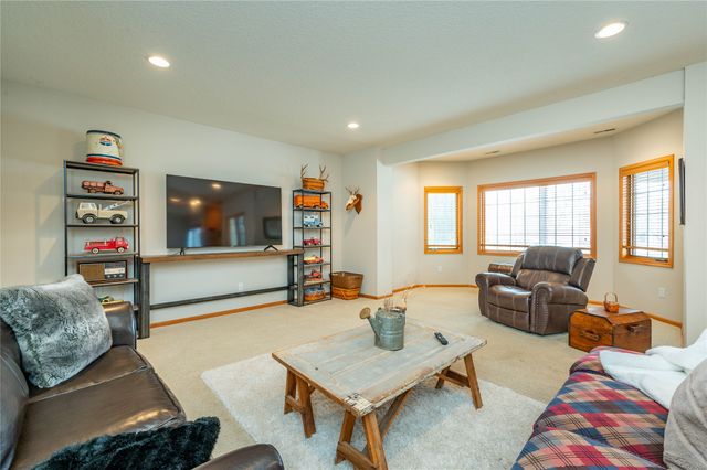 6515 Fullerton Court, Johnston, IA 50131