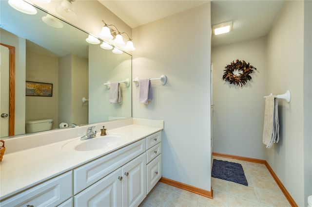 6515 Fullerton Court, Johnston, IA 50131