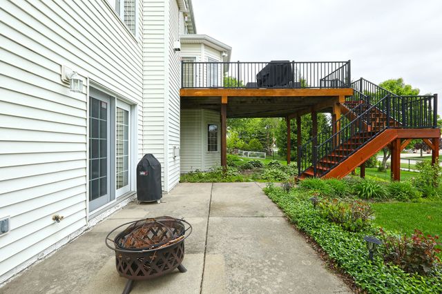6515 Fullerton Court, Johnston, IA 50131