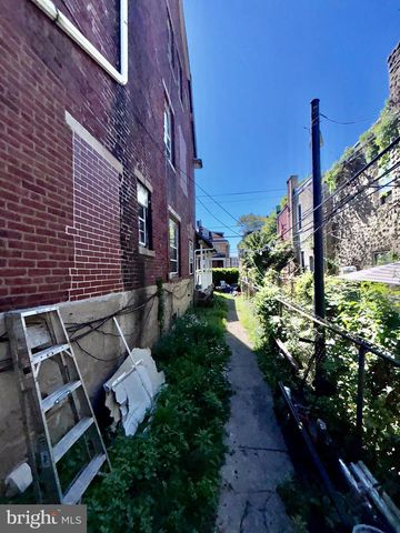 71 E PENN ST, Philadelphia, PA 19144
