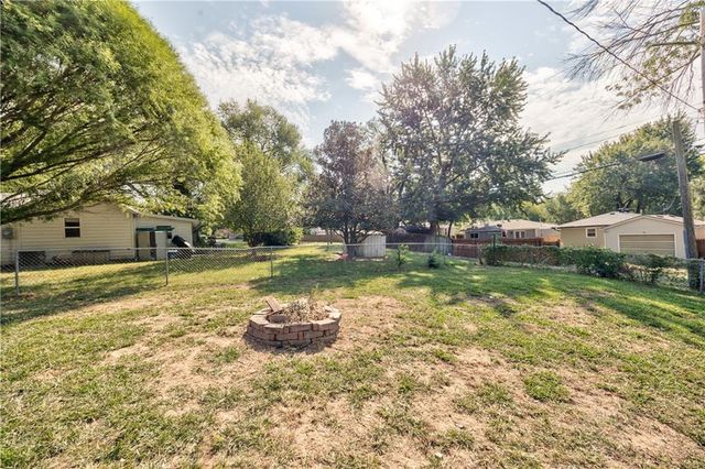 316 Springdale Street, Bonner Springs, KS 66012