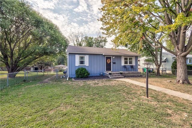 316 Springdale Street, Bonner Springs, KS 66012