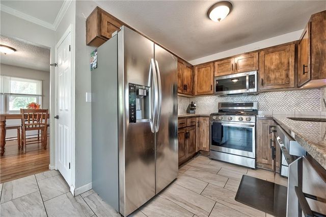 316 Springdale Street, Bonner Springs, KS 66012