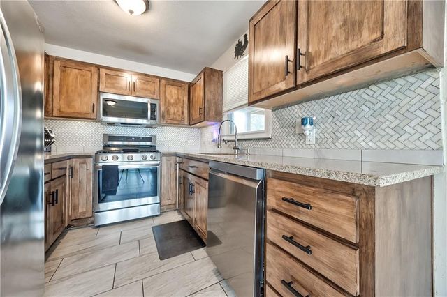 316 Springdale Street, Bonner Springs, KS 66012