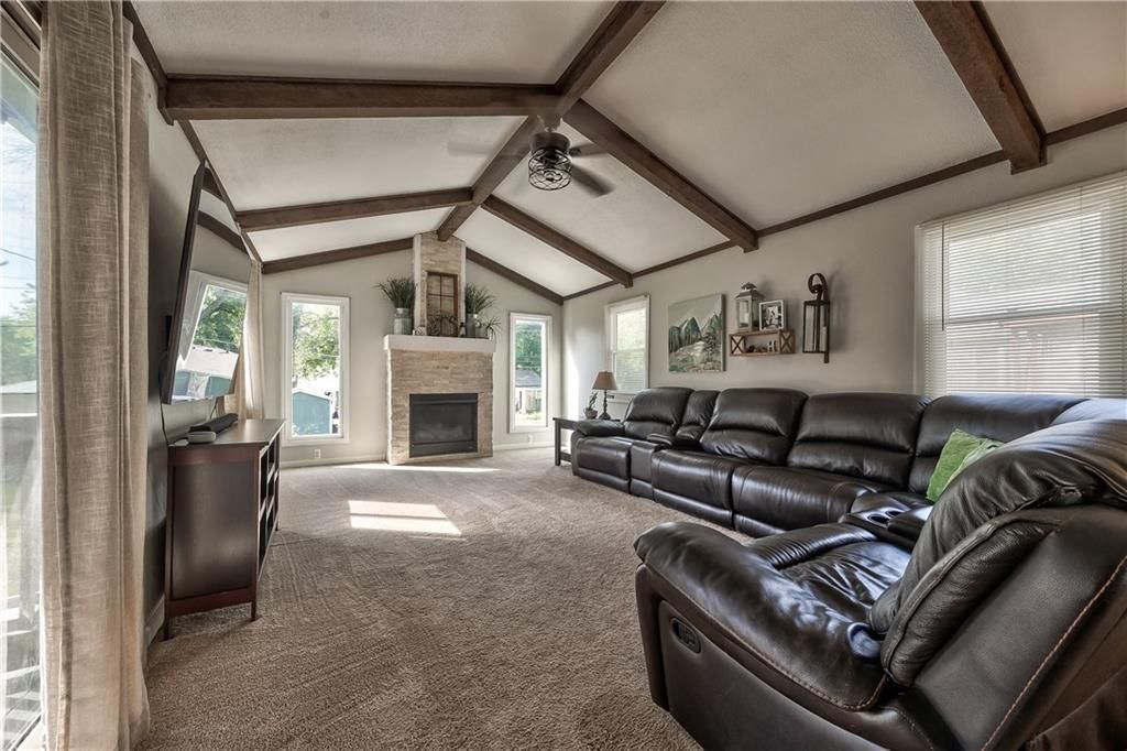 316 Springdale Street, Bonner Springs, KS 66012