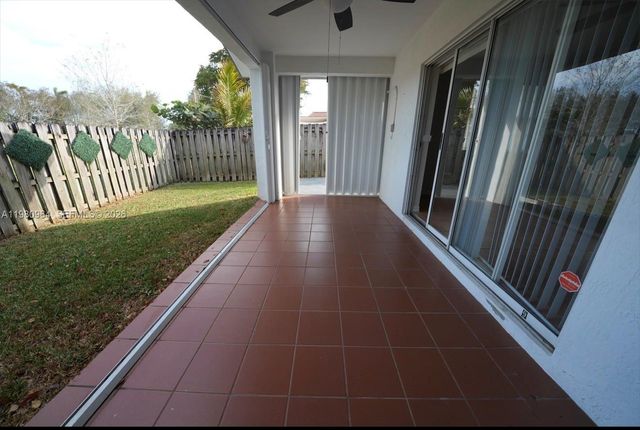 9921 SW 164th Ct, Miami, FL 33196