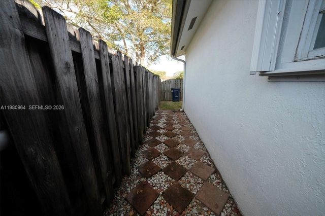 9921 SW 164th Ct, Miami, FL 33196