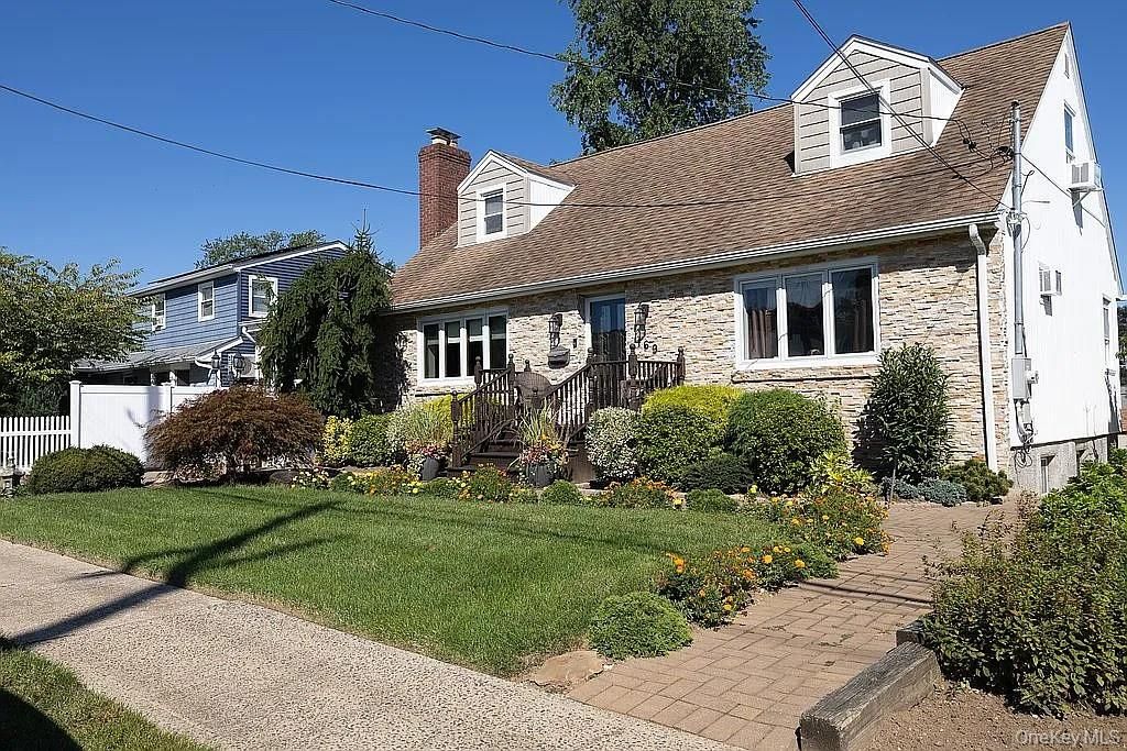 169 Doris Avenue, Franklin Square, NY 11010 — photo 2
