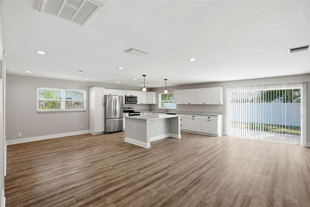 6460 33RD AVENUE N, St Petersburg, FL 33710