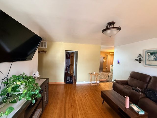 525 Laurel Avenue, Romeoville, IL 60446