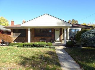 22011 Lakeshire Street, Saint Clair Shores, MI 48081