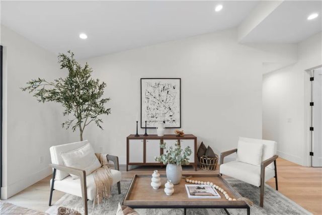 1935 Tustin, Costa Mesa, CA 92627