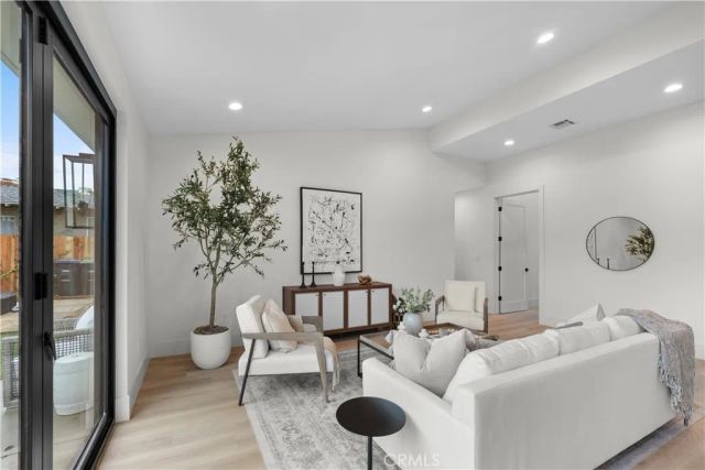 1935 Tustin, Costa Mesa, CA 92627