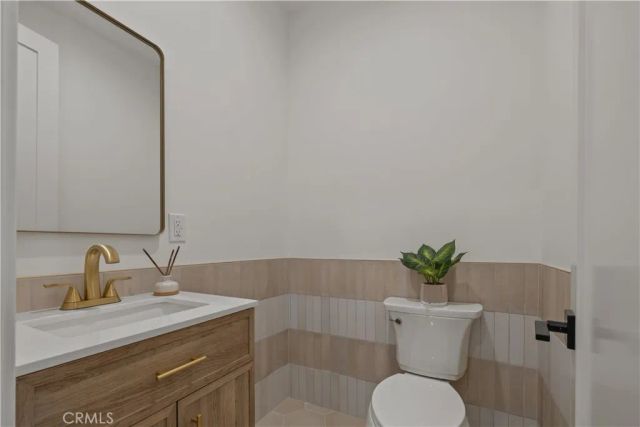 1935 Tustin, Costa Mesa, CA 92627