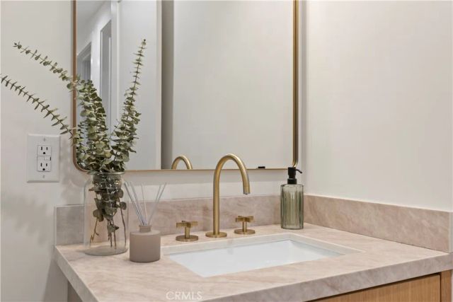 1935 Tustin, Costa Mesa, CA 92627