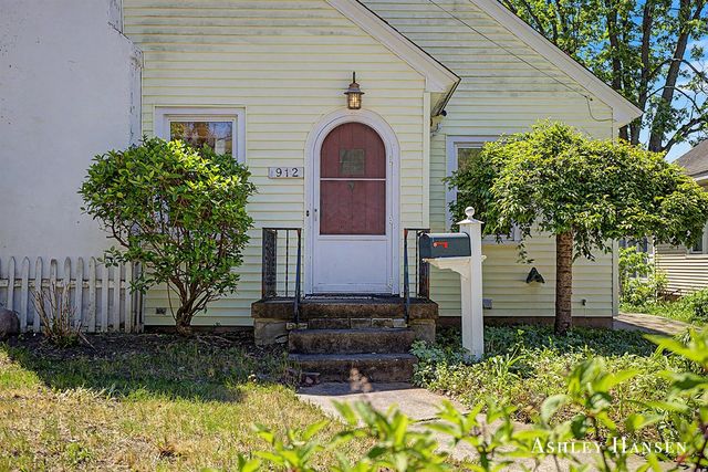 912 Joslin Street, Grand Rapids, MI 49507